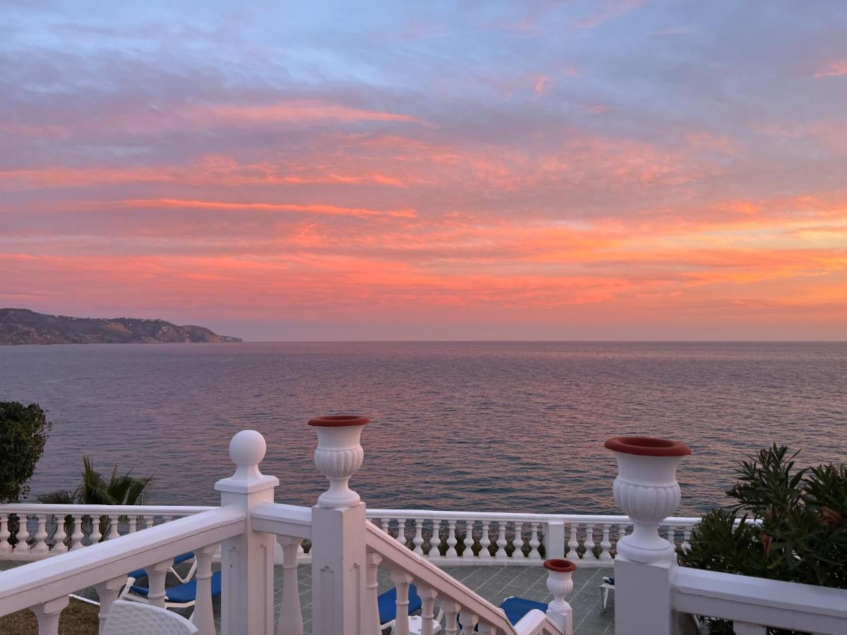 Hotel Paraiso Del Mar Nerja Bagian luar foto