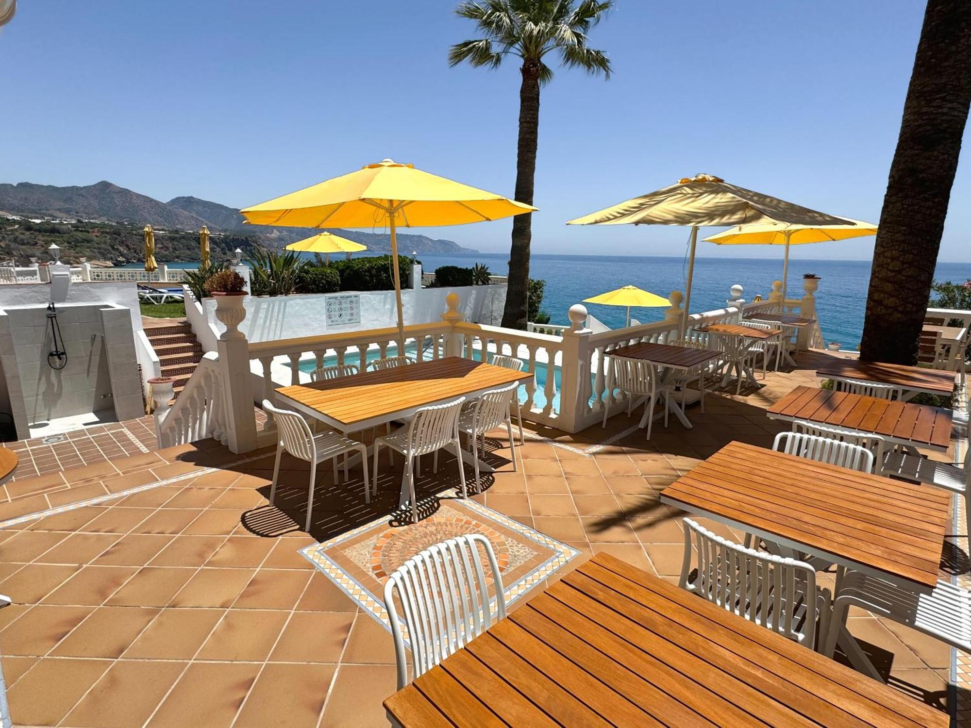 Hotel Paraiso Del Mar Nerja Bagian luar foto