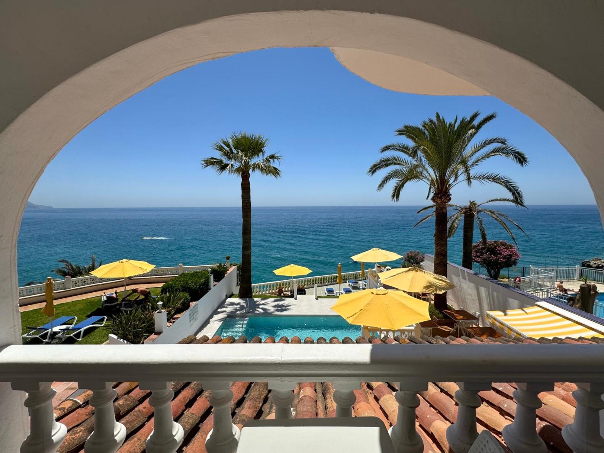Hotel Paraiso Del Mar Nerja Bagian luar foto