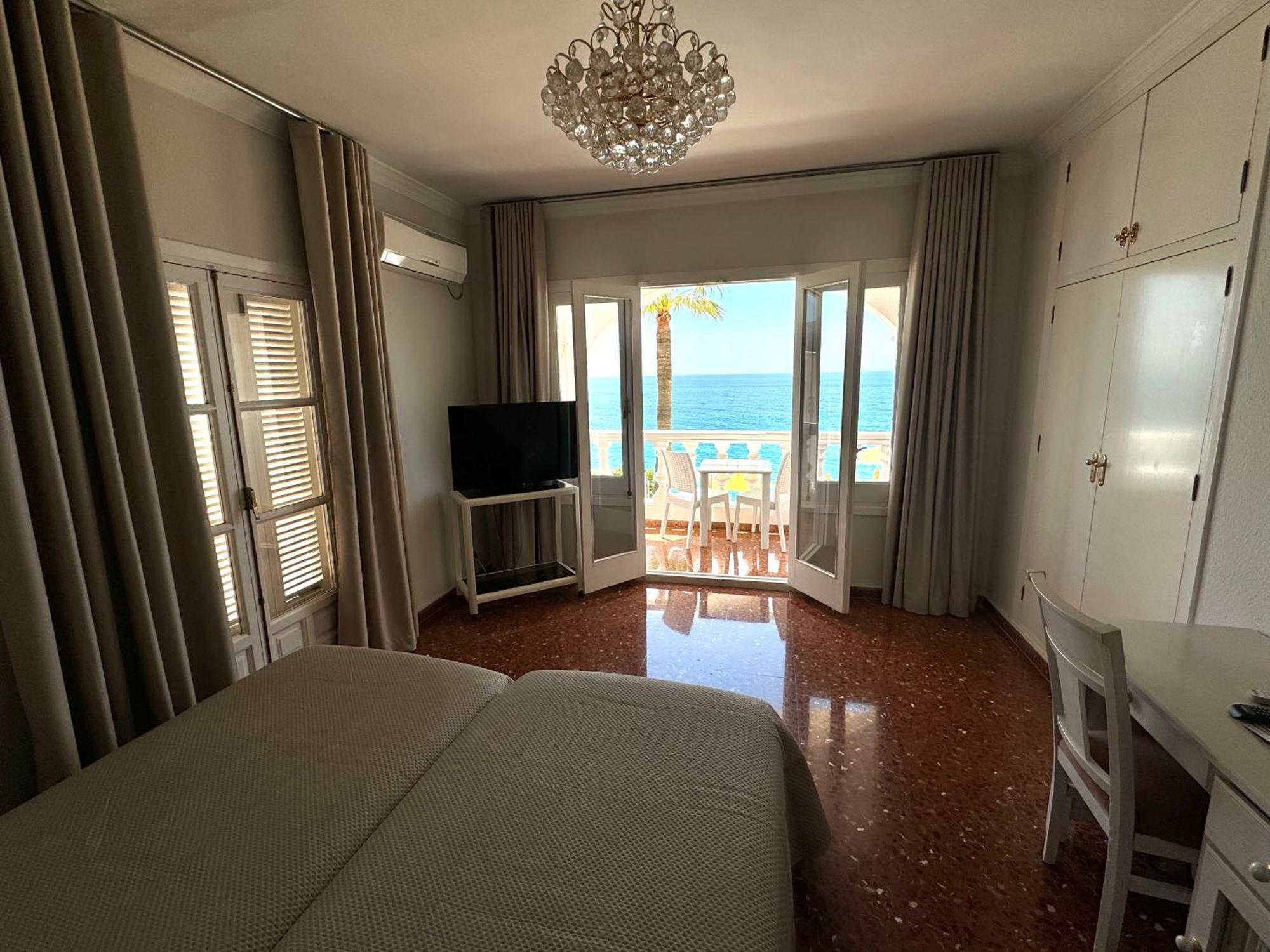 Hotel Paraiso Del Mar Nerja Ruang foto