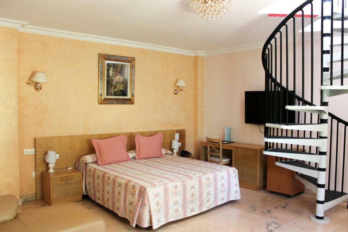 Hotel Paraiso Del Mar Nerja Bagian luar foto